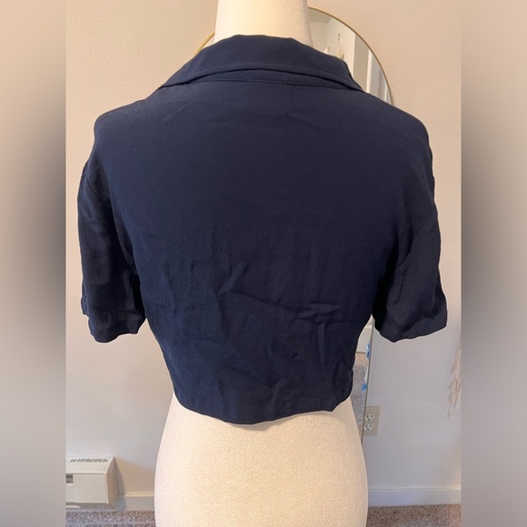 Aritzia / Sunday Best Cropped Button Up Tee, Size XS - Picture 3 of 3